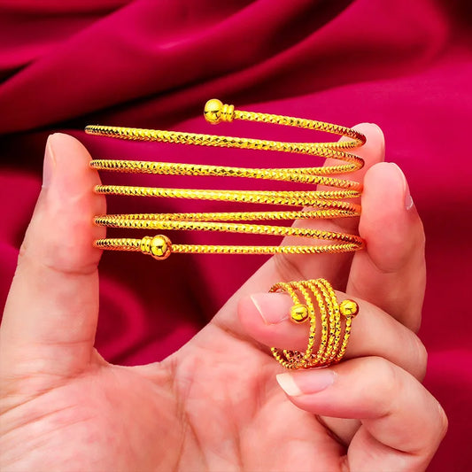 Somptueux ensemble de main oriental ANIID comprenant un bracelet relié à une bague réglable, motif fleur en spirale plaqué or 24 carats pour mariée - Collection TOUT PROMESSE.