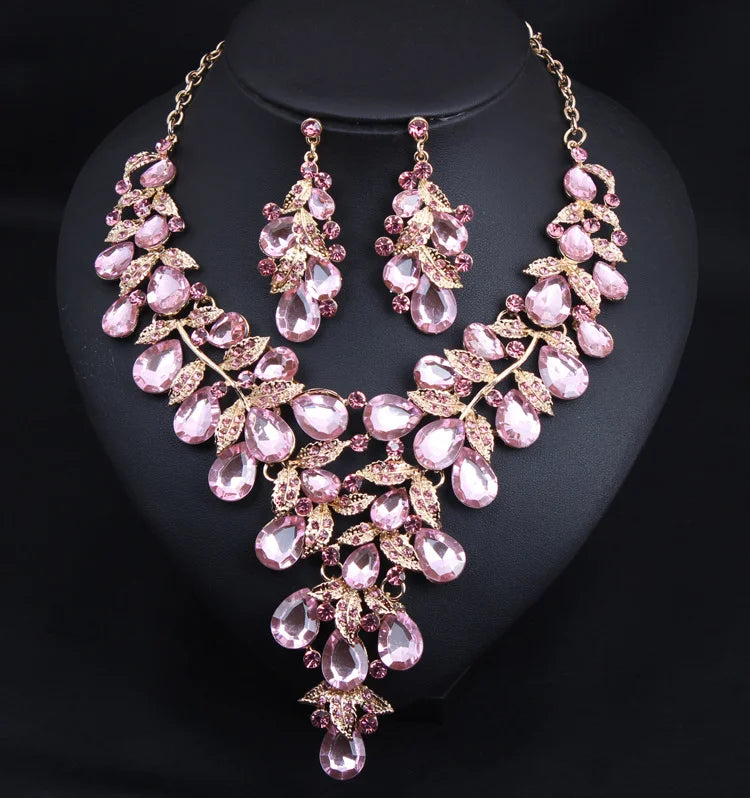 Éclat Royal -Collection Parure Collier & Boucles d'oreilles en Cristal