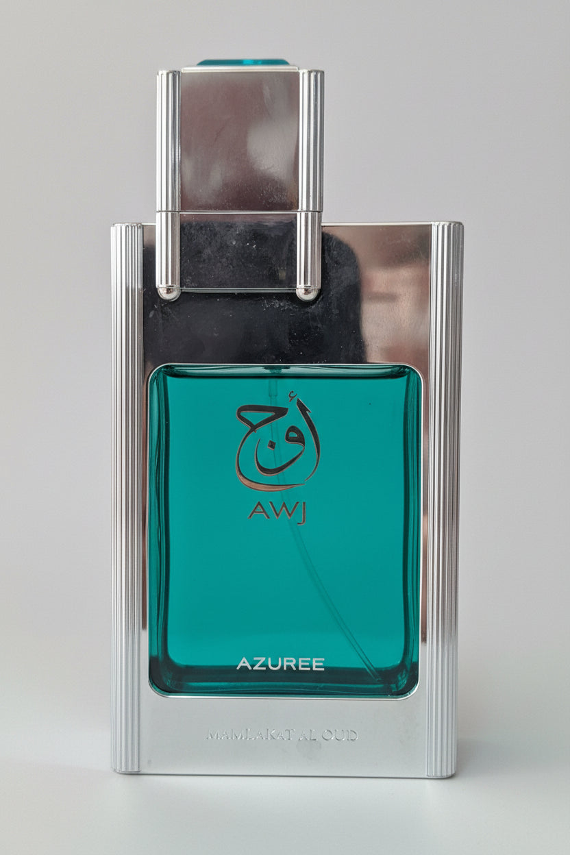 Bouteille bleue élégante du parfum Awj Azuree par Mamlakat Al Oud, 100ml.