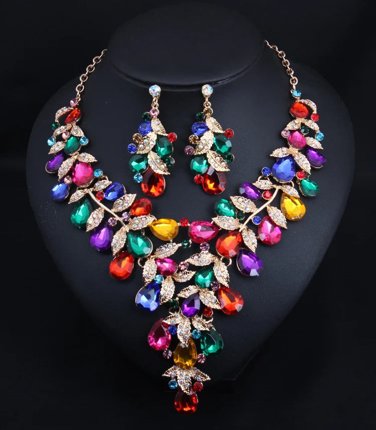 Éclat Royal -Collection Parure Collier & Boucles d'oreilles en Cristal