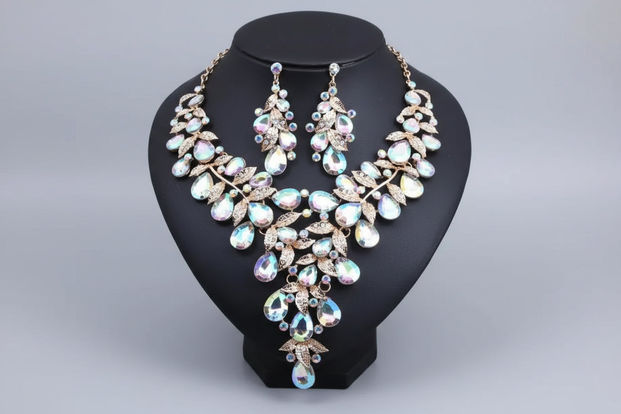 Éclat Royal -Collection Parure Collier & Boucles d'oreilles en Cristal