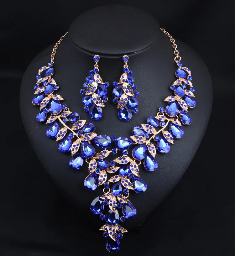 Éclat Royal -Collection Parure Collier & Boucles d'oreilles en Cristal