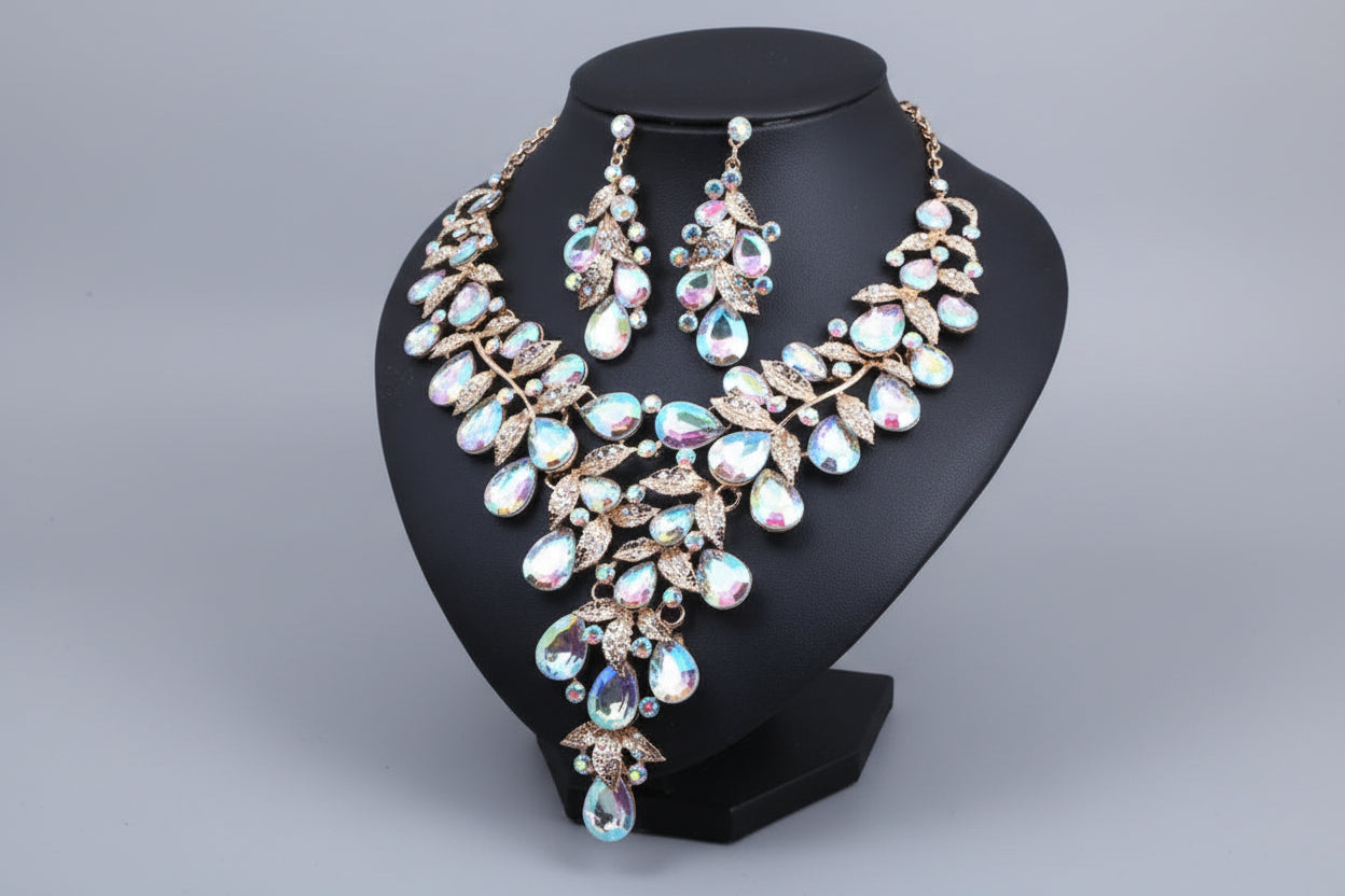 Éclat Royal -Collection Parure Collier & Boucles d'oreilles en Cristal