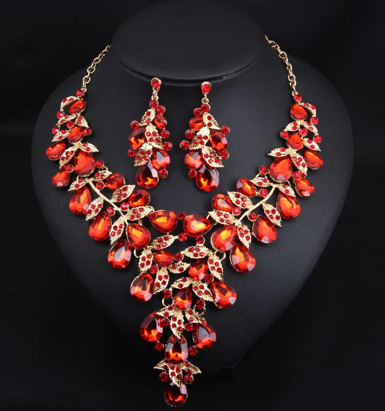 Éclat Royal -Collection Parure Collier & Boucles d'oreilles en Cristal
