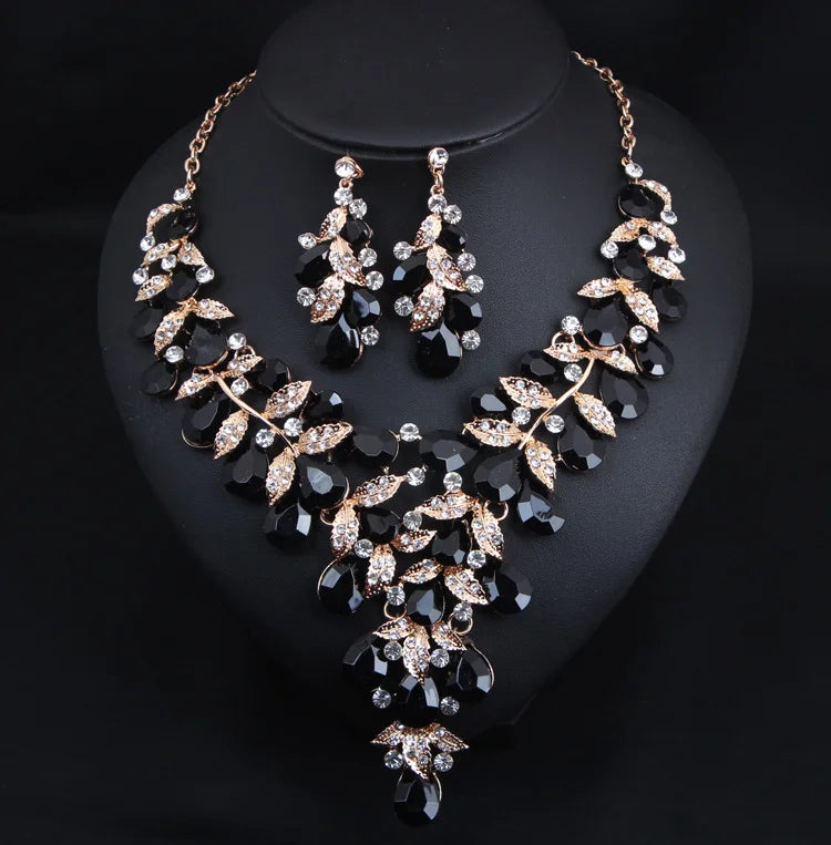 Éclat Royal -Collection Parure Collier & Boucles d'oreilles en Cristal