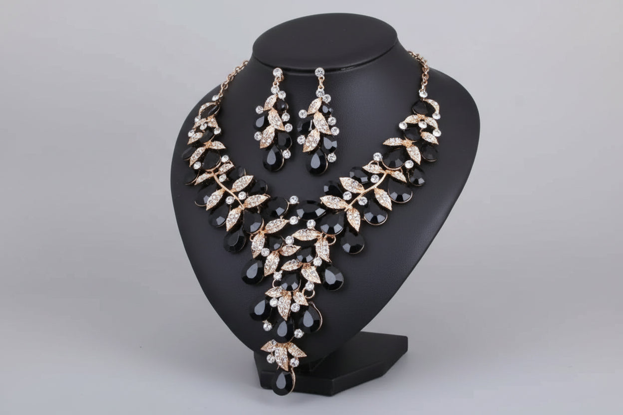 Éclat Royal -Collection Parure Collier & Boucles d'oreilles en Cristal